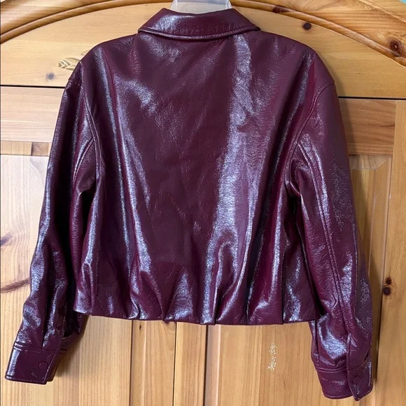 Scoop Women's Crinkle Faux Patent Leather Cropped Bomber Jacket - Picture 9 of 14